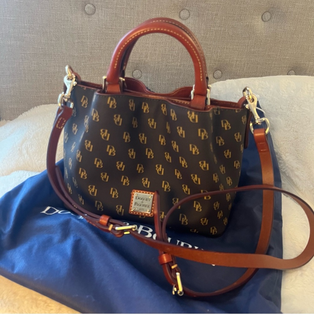 Dooney & Bourke Gretta Mini Barlow in Brown Tmoro